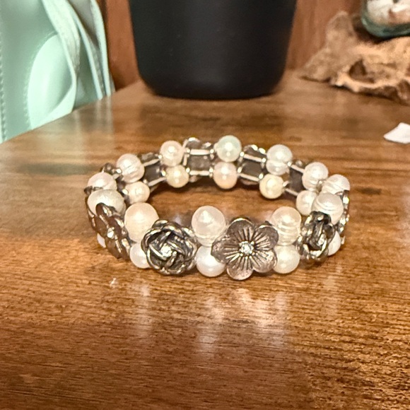 Jewelry - Fresh water pearl stretch bracelet